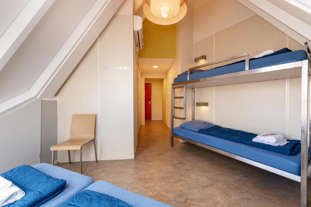 Vierpersoonskamer met Eigen Badkamer en Douche