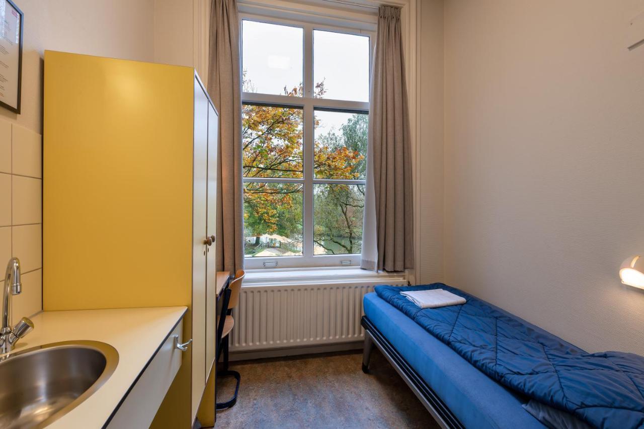 Eenpersoonskamer met Eigen Badkamer en Douche
