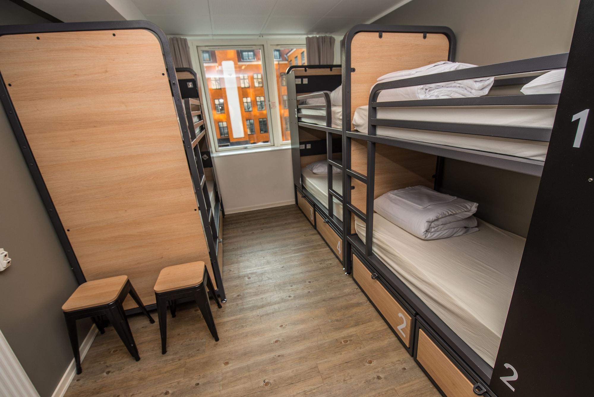 Kamer met 6 Bedden - Eigen Badkamer