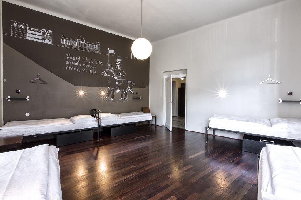 Eenpersoonsbed in een Vrouwenslaapzaal met 5 Bedden