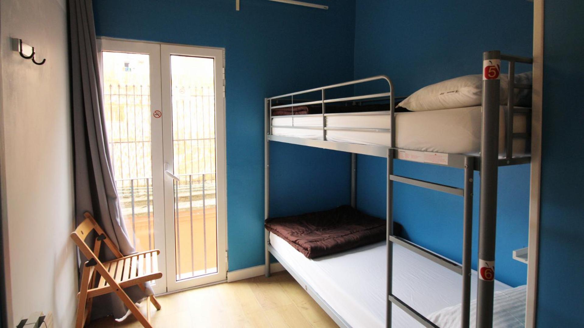 Bed in een Gemengde Slaapzaal met 6 Bedden