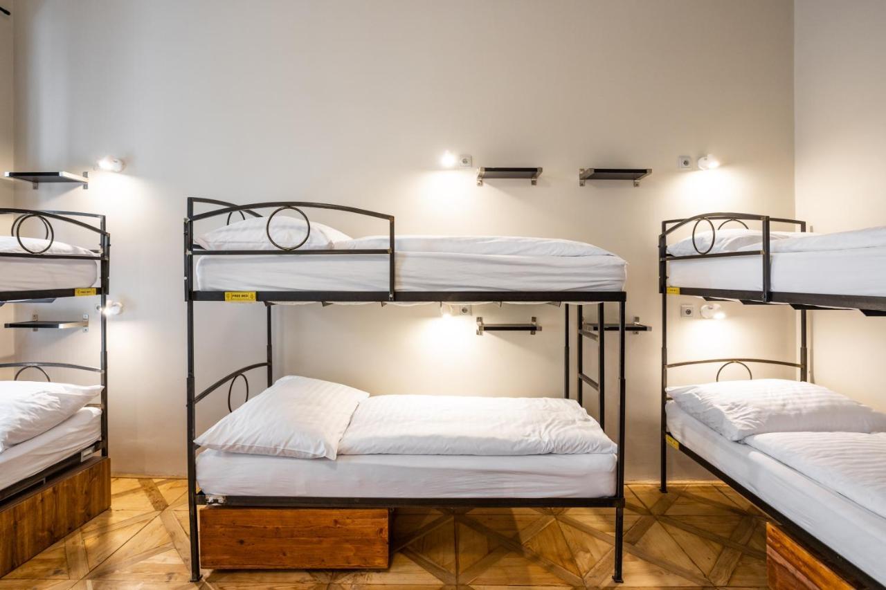 Bed op een Mannenslaapzaal