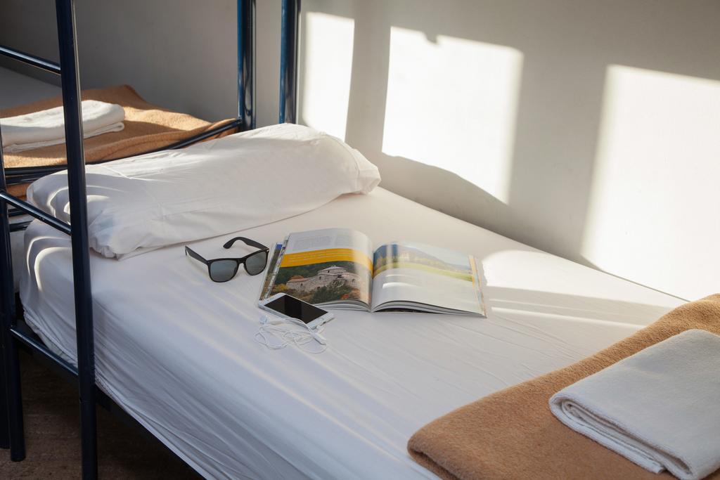 Bed in een Gemengde Slaapzaal met 6 Bedden