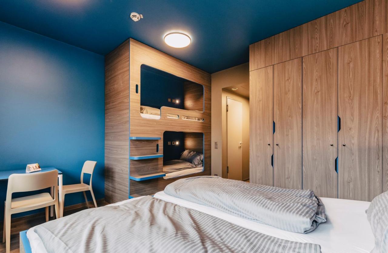 Vierpersoonskamer met Badkamer
