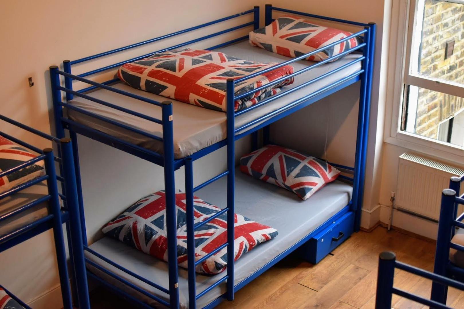 Bed in een Gemengde Slaapzaal met 6 Bedden