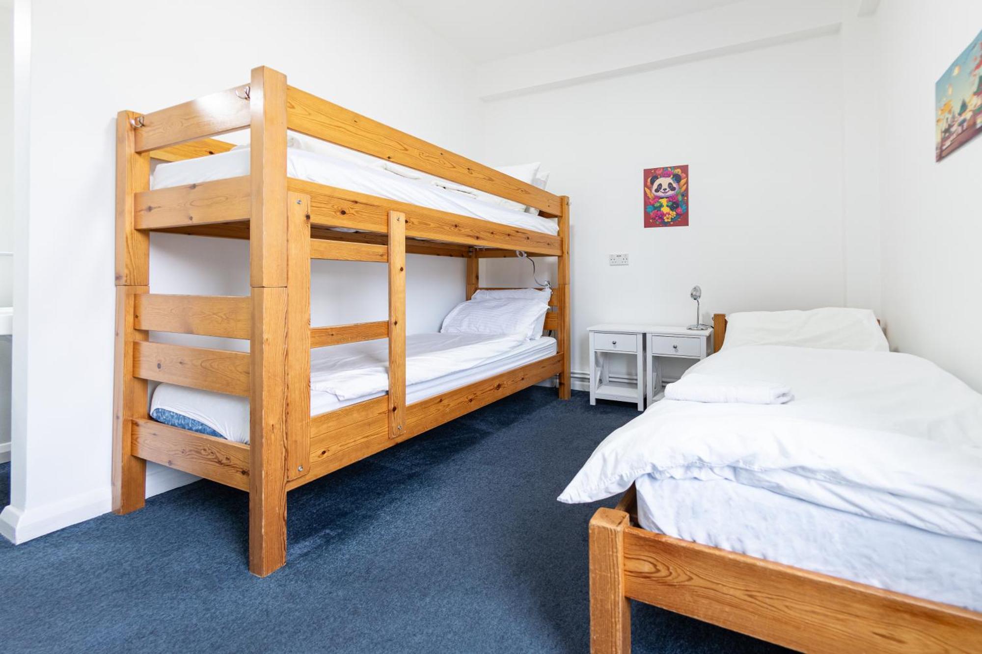 Bed 3-Bed Female Dormitory Room,1758582969:JPEG