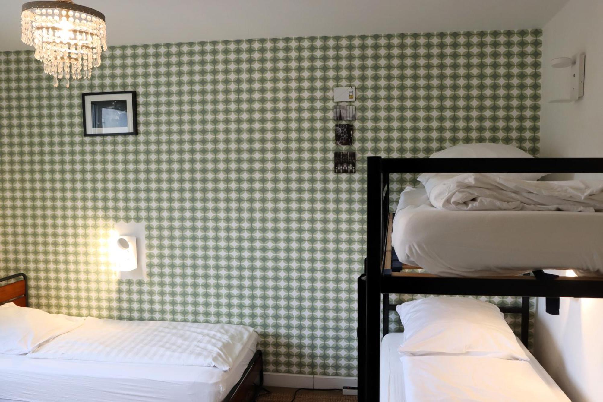 Driepersoonskamer met Badkamer