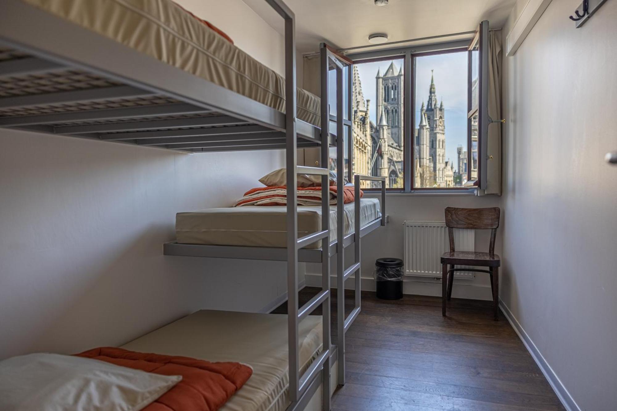 Kleine Privékamer met 3 Bedden en Speciaal Uitzicht