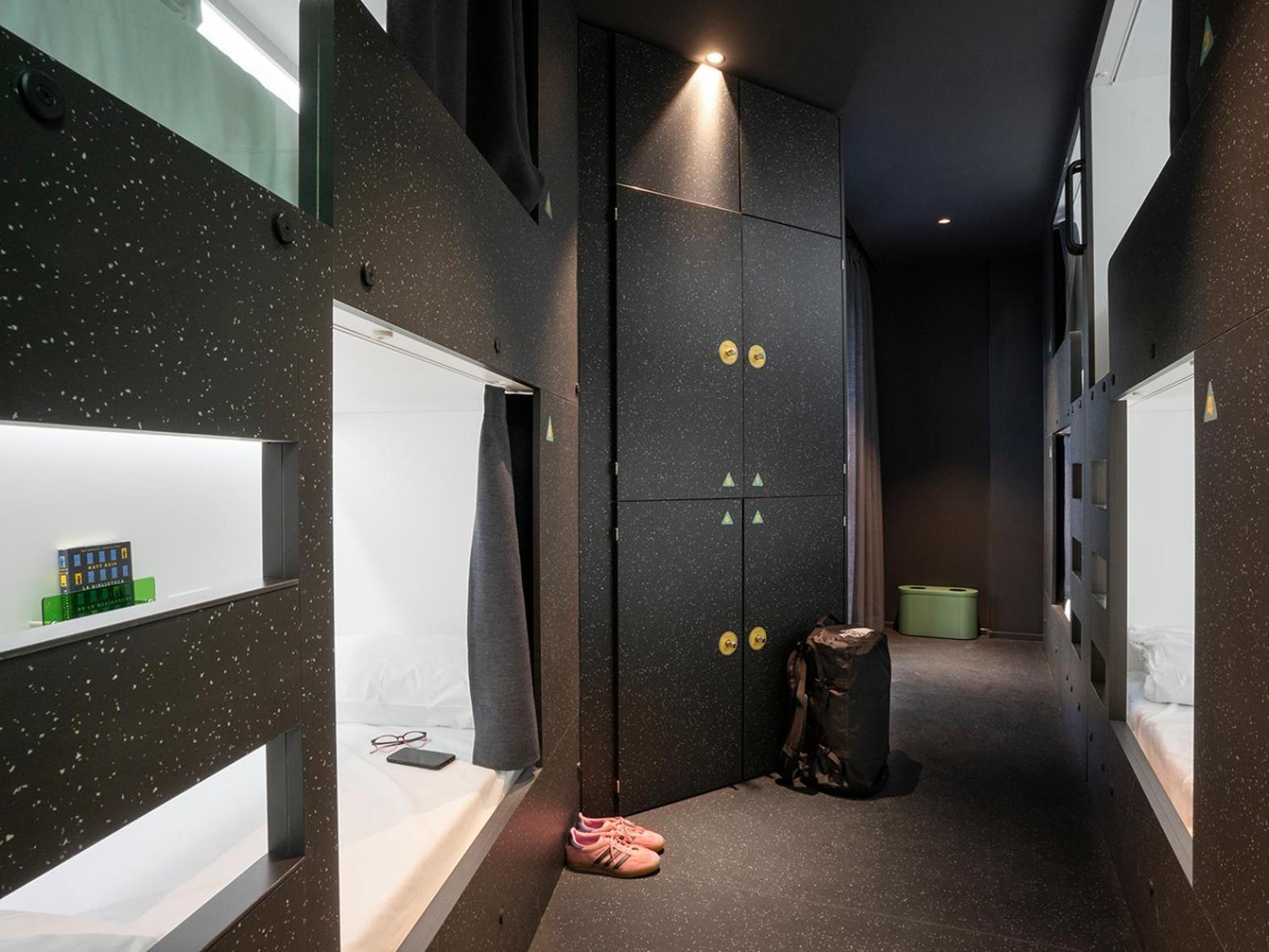 Bed in een Gemengde Slaapzaal met 6 Bedden