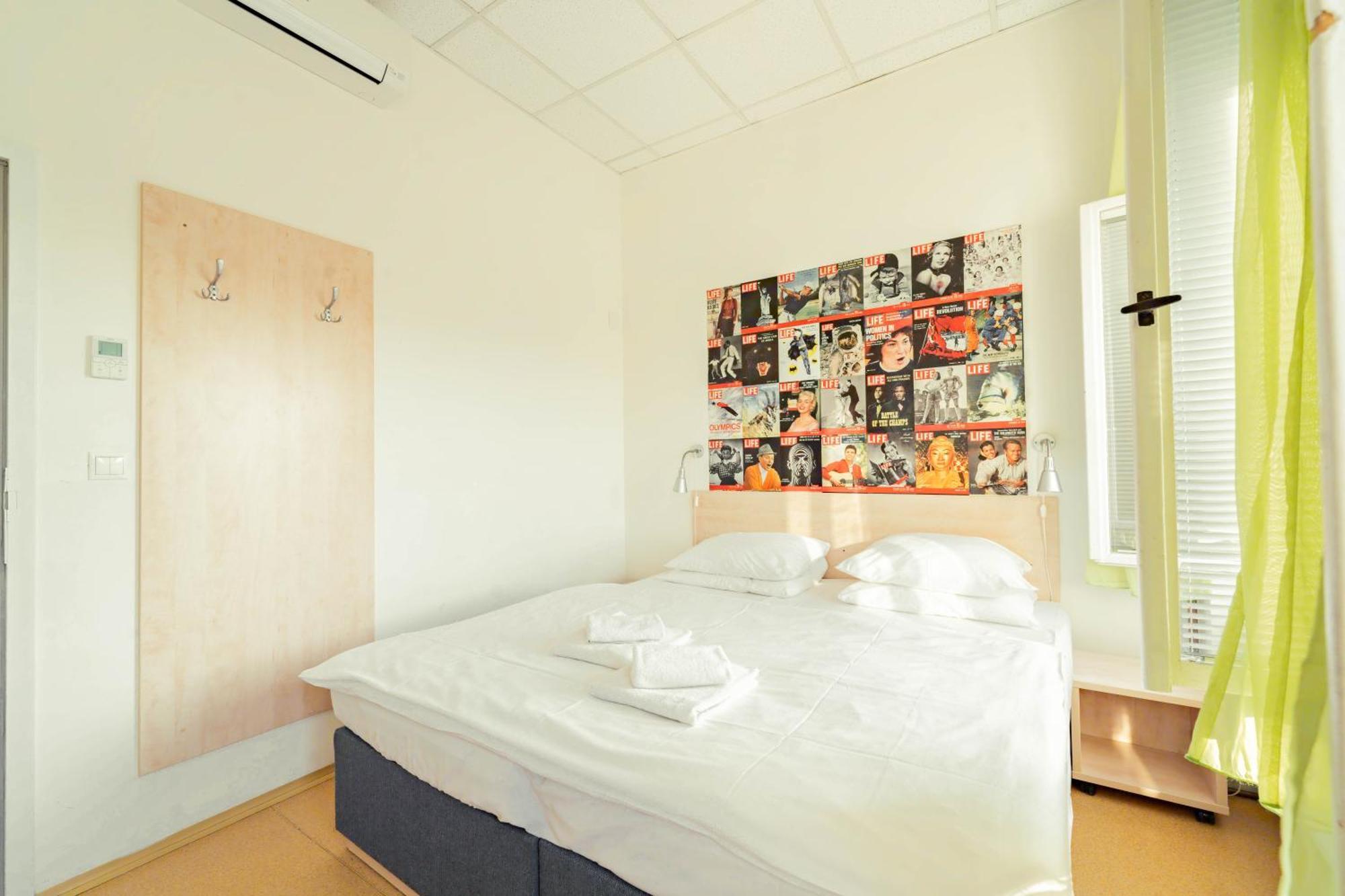 Tweepersoonskamer met 1 of 2 Bedden en Gedeelde Badkamer