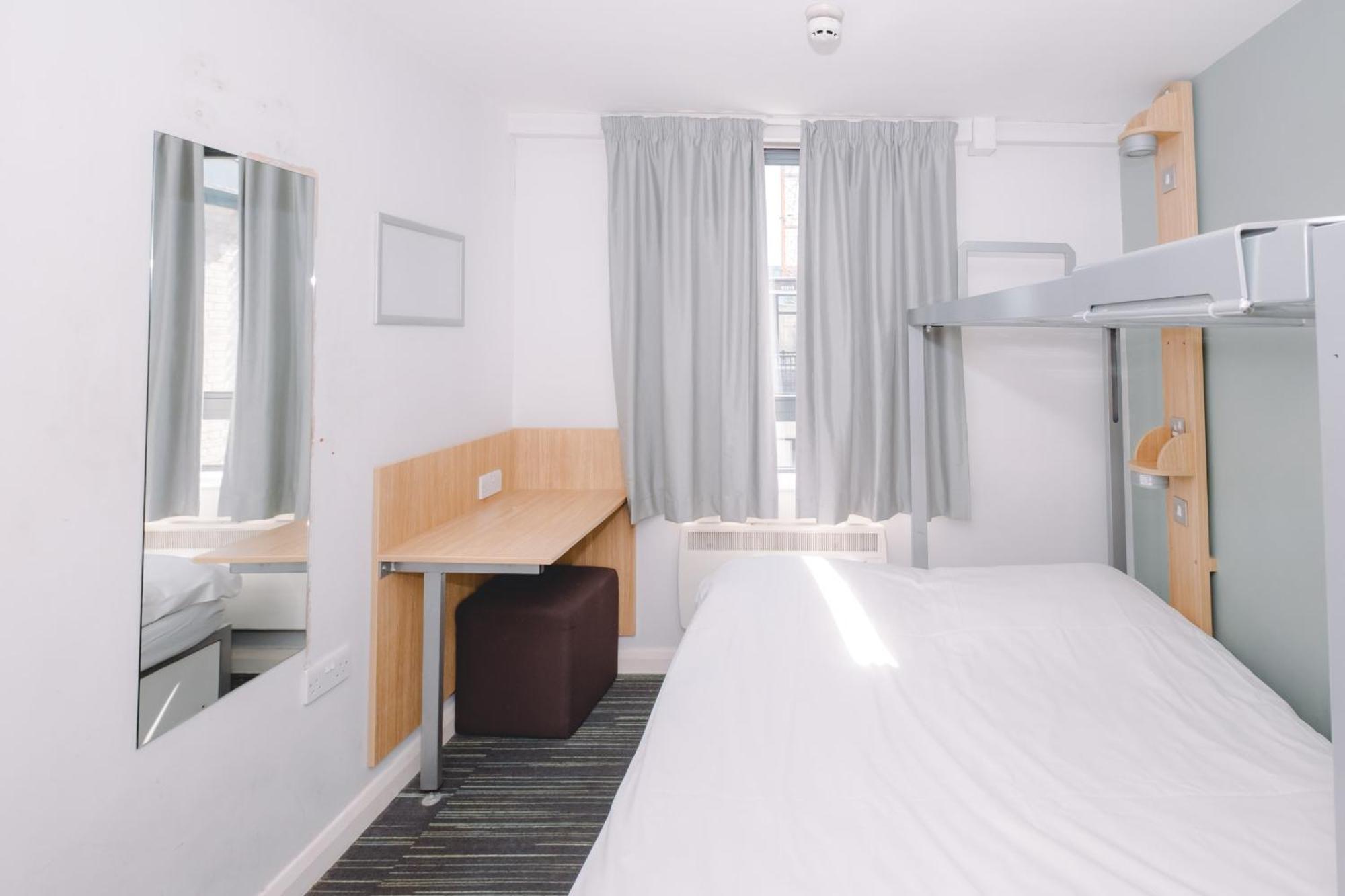 Tweepersoonskamer met Gedeelde Badkamer