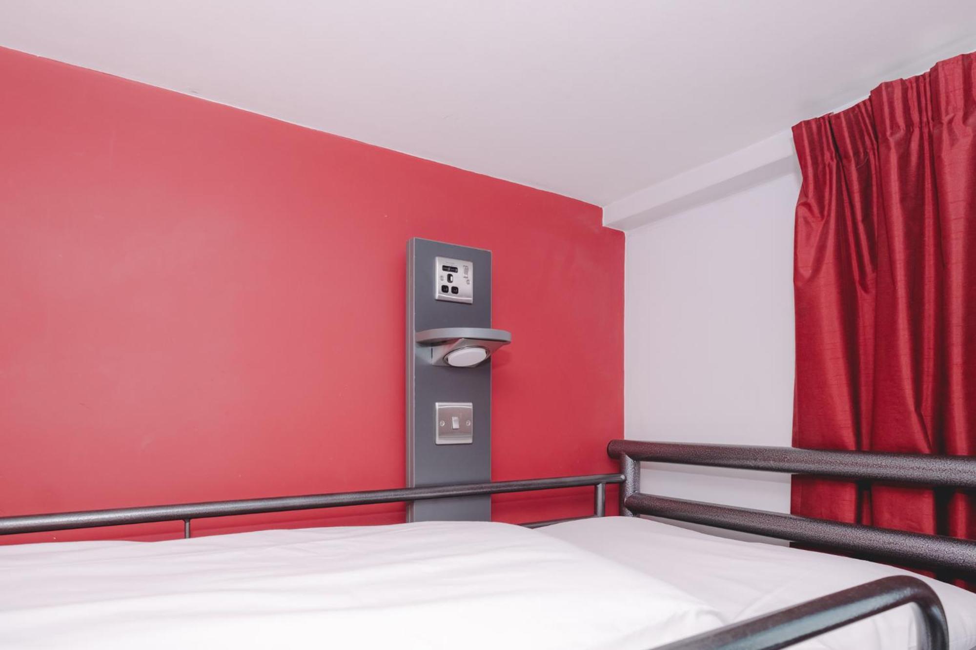 Vierpersoonskamer met Gedeelde Badkamer