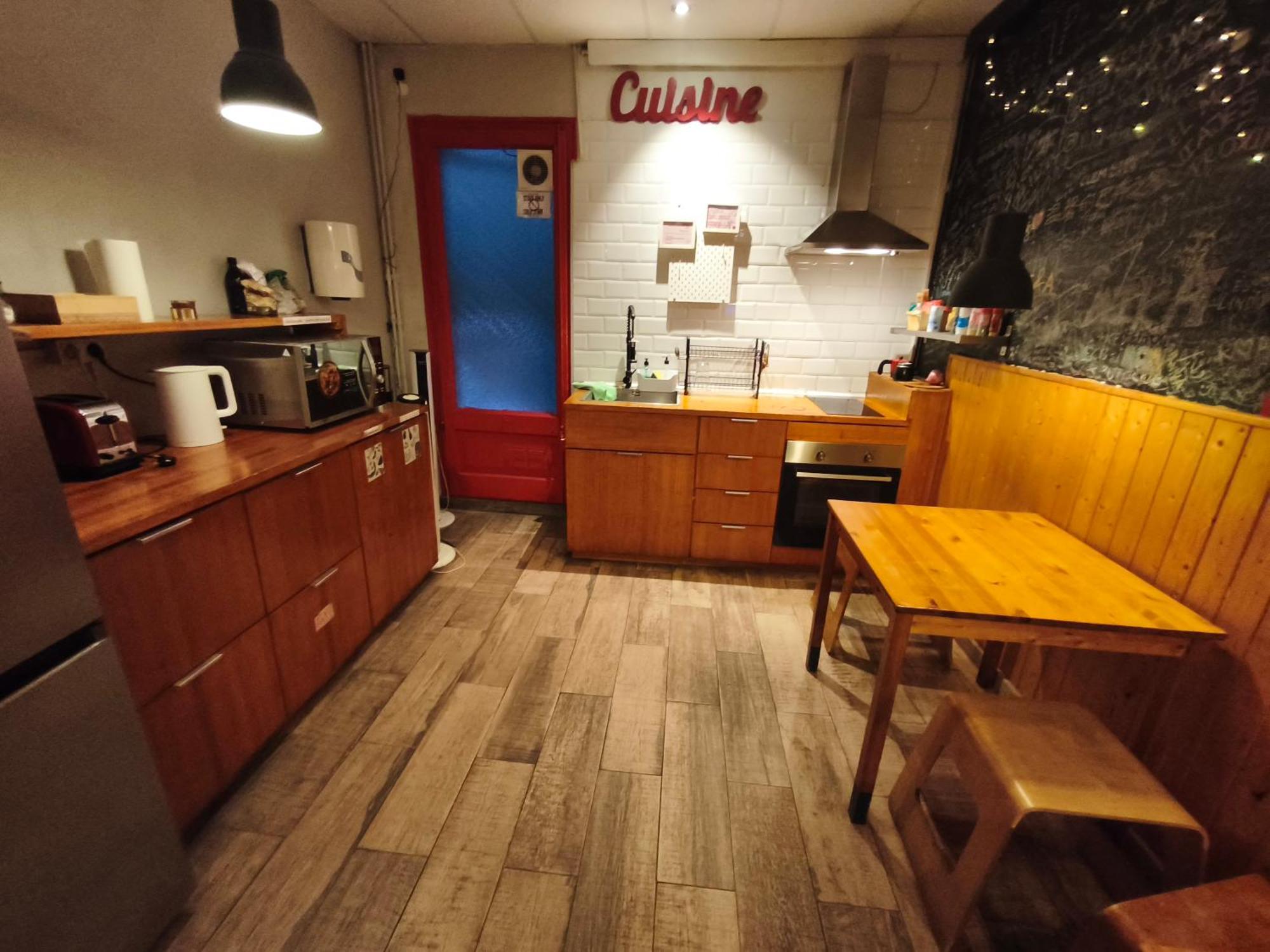Eenpersoonsbed in een Vrouwenslaapzaal met 8 Bedden