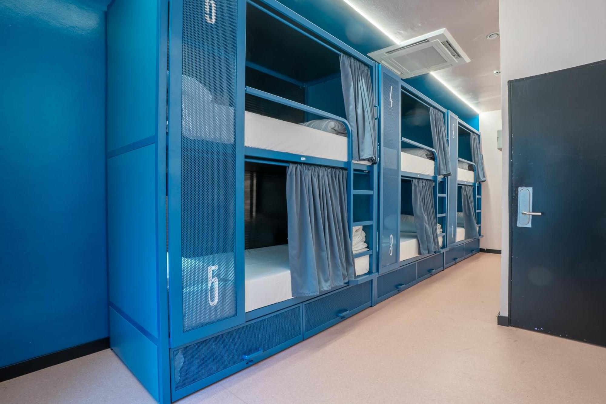 Bed in 6 Beds Room with Shared Bathroom