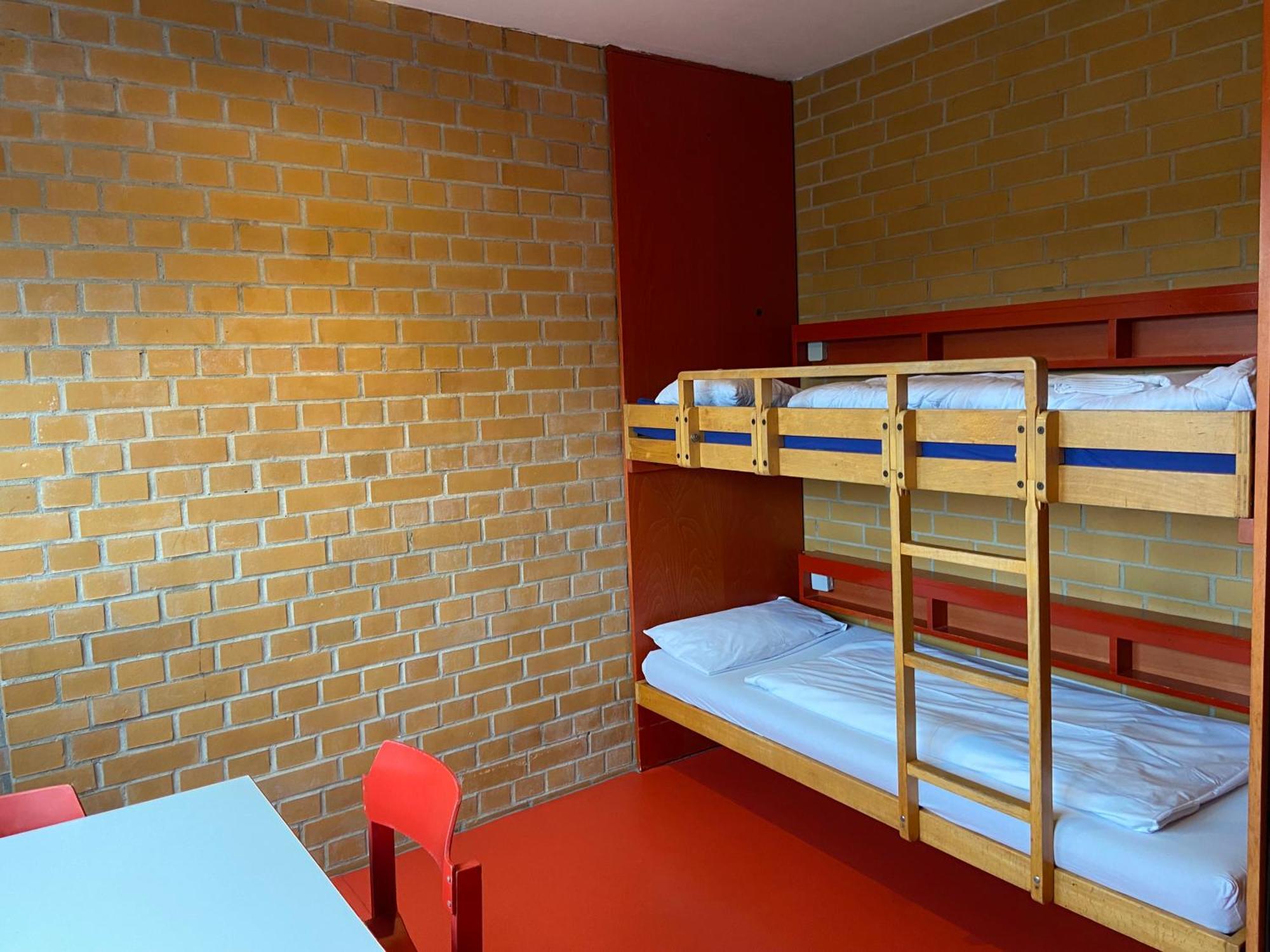 Vierpersoonskamer met Gedeelde Badkamer