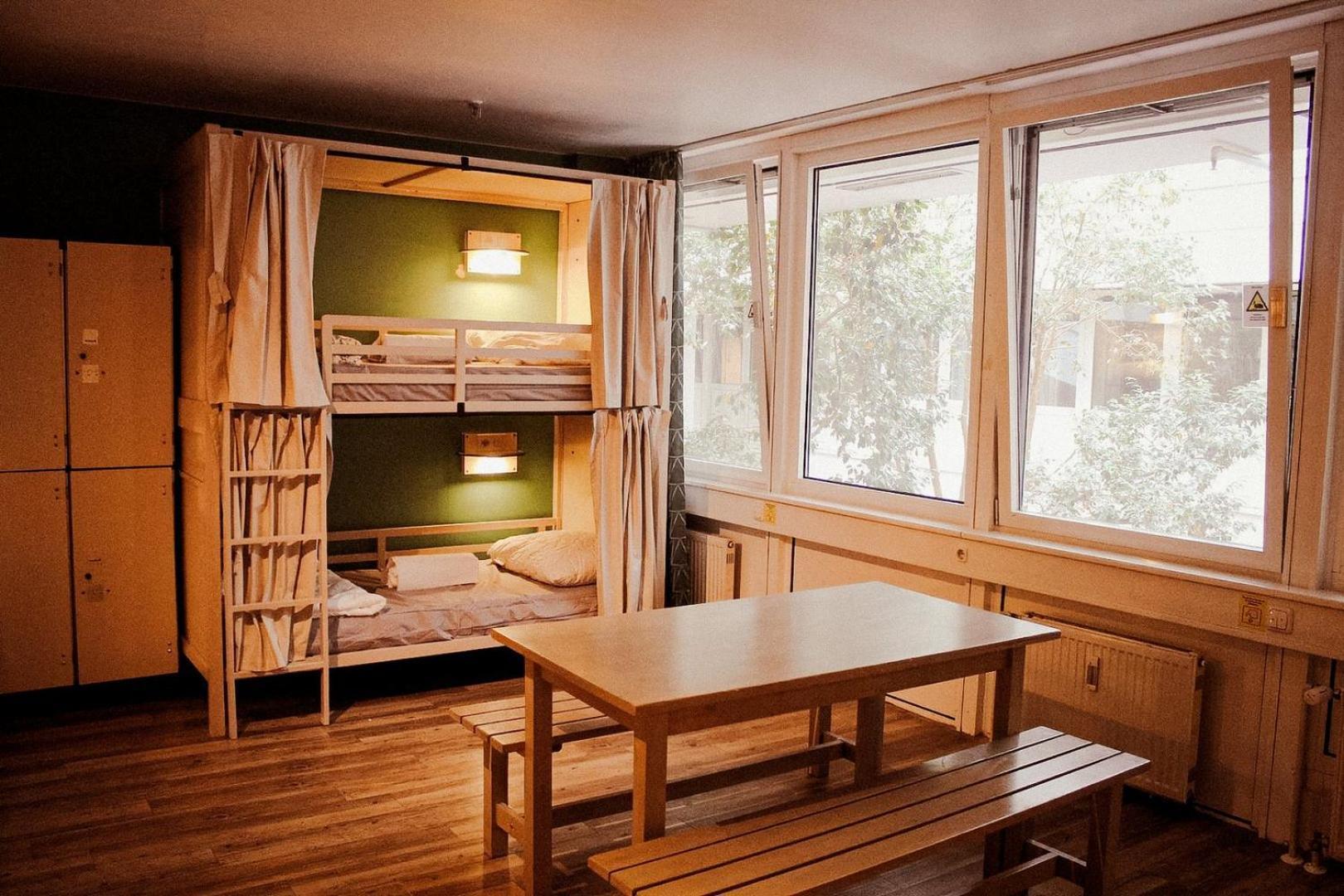 Bed in een Slaapzaal met 6 Bedden