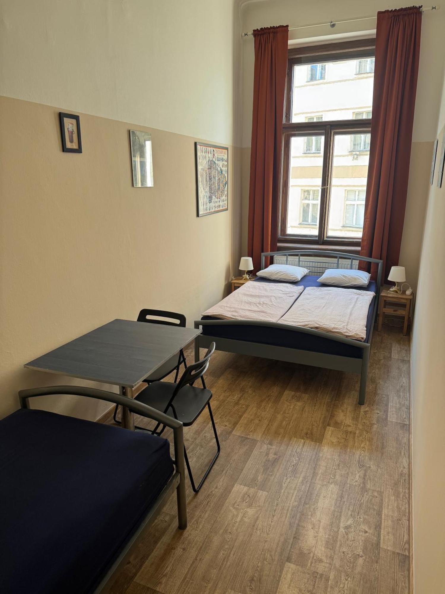 Tweepersoonskamer met 1 of 2 Bedden en Gedeelde Badkamer