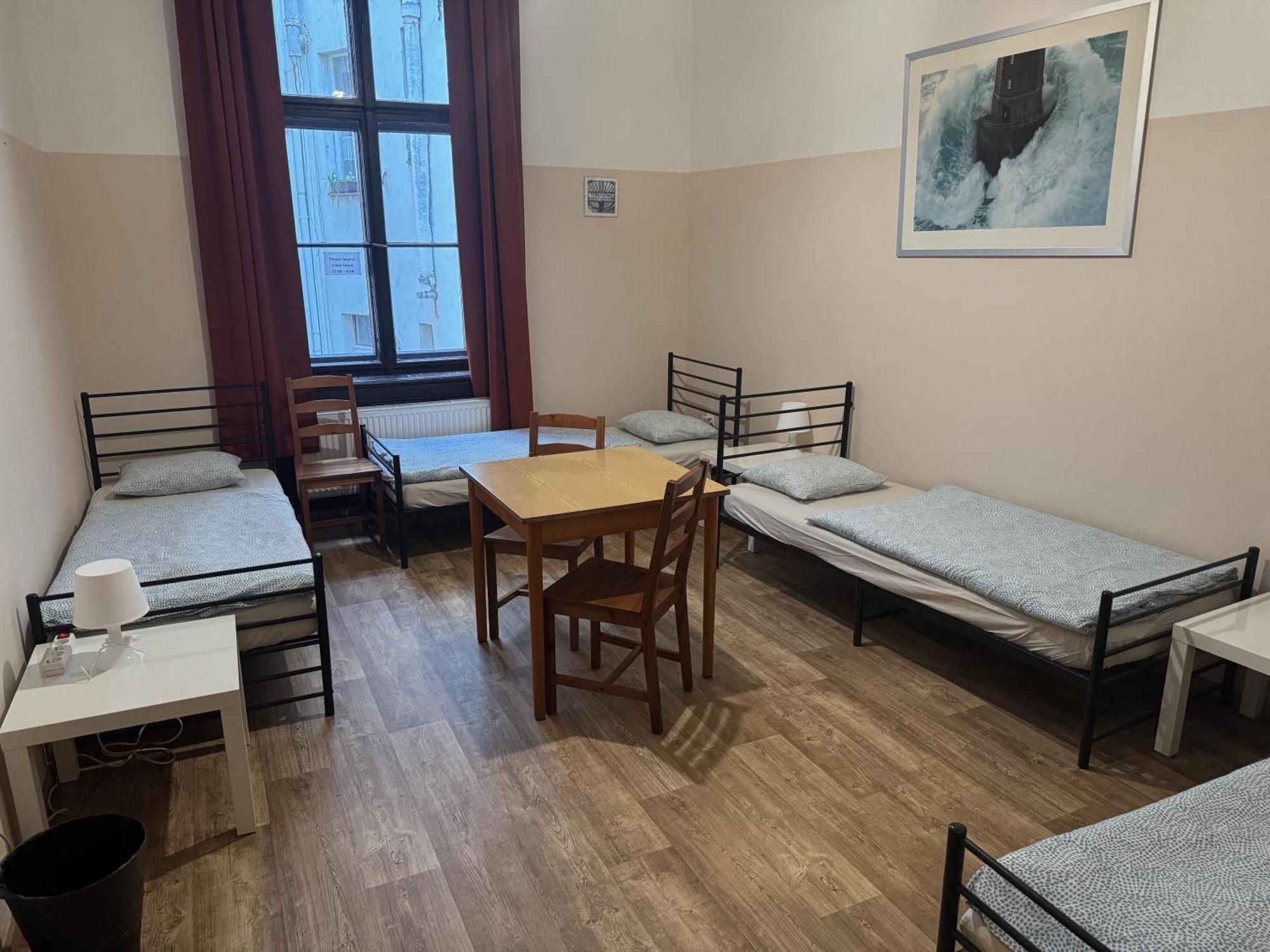Vierpersoonskamer met Gedeelde Badkamer