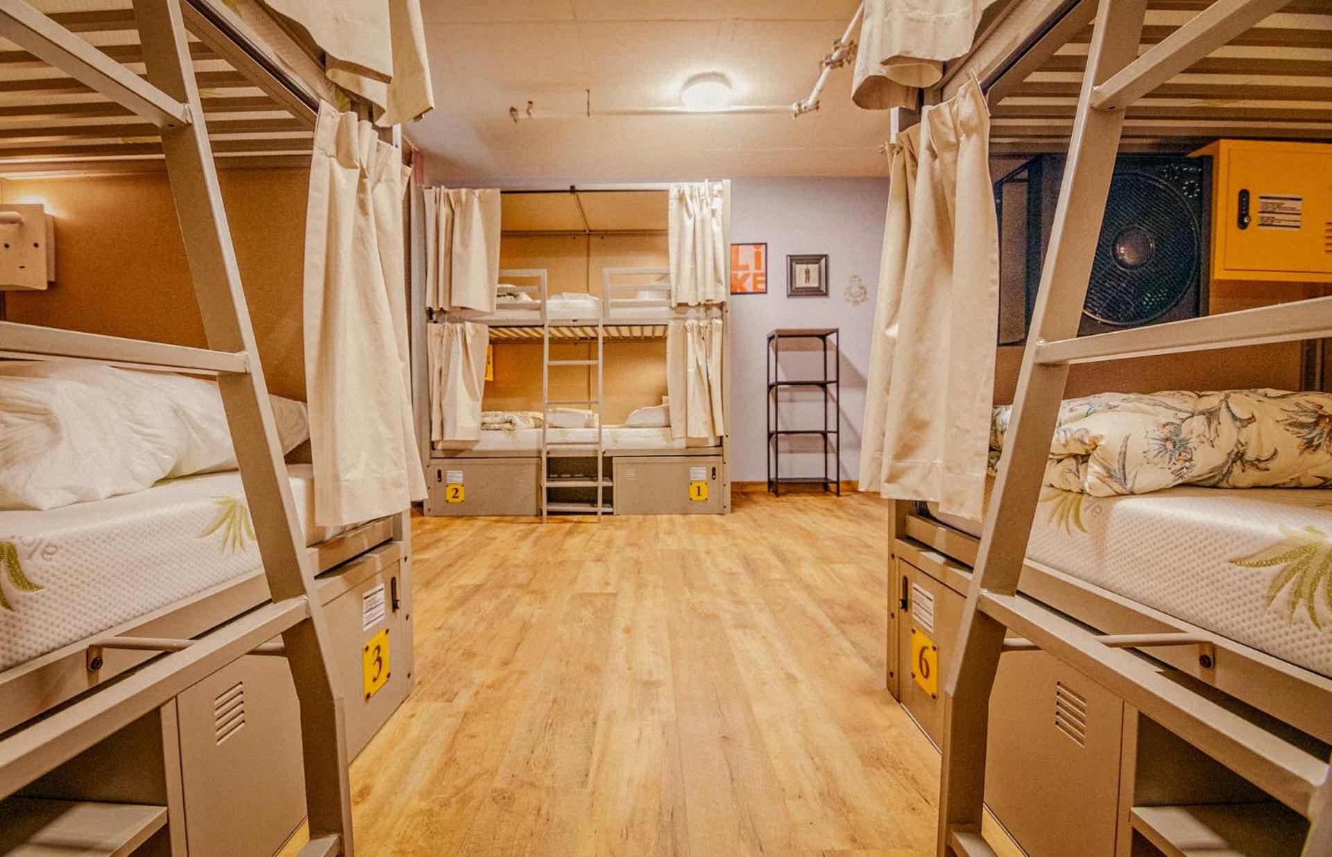 Bed in een Gemengde Slaapzaal met 6 Bedden
