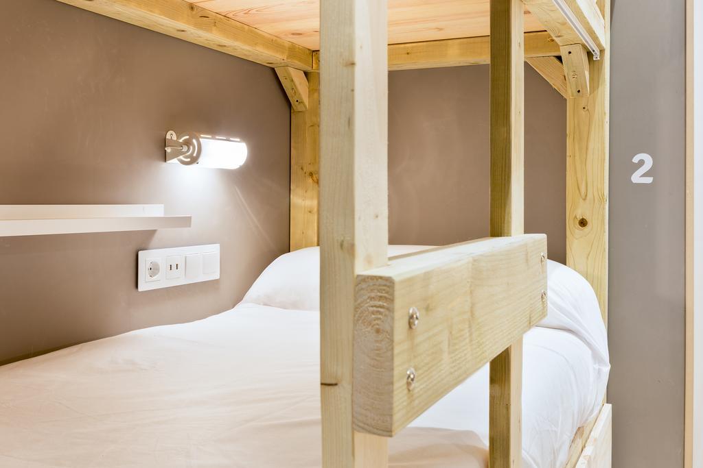 Standaard Privékamer met Eigen Badkamer (4 Personen)