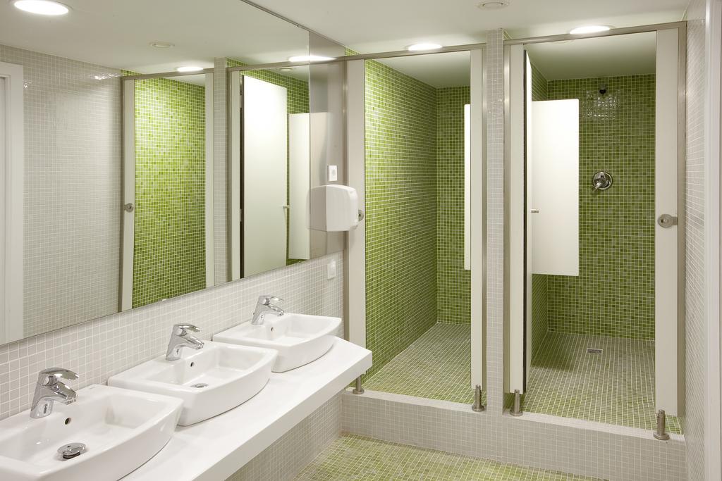 Vierpersoonskamer met Gedeelde Badkamer