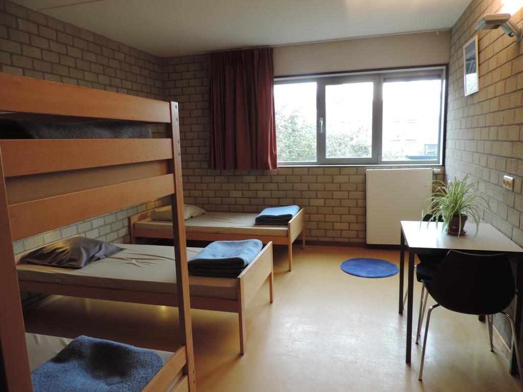 Bed op een Vrouwenslaapzaal