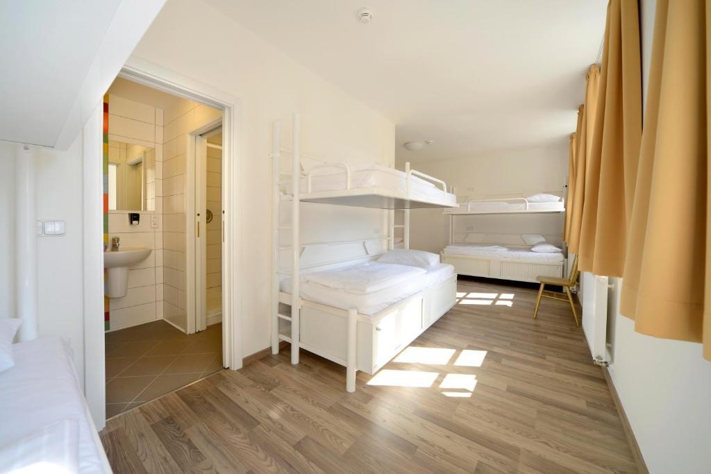 Bed in 8-Bed Female Dorm Ensuite,37151176:JPEG