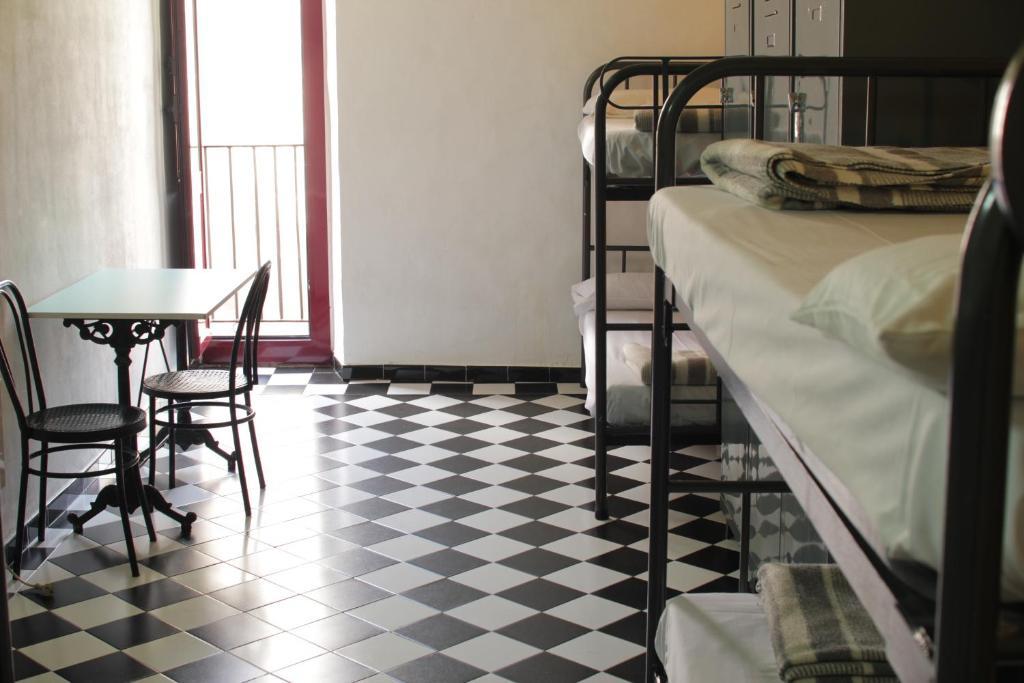 Bed in een Gemengde Slaapzaal met 6 Bedden en Gedeelde Badkamer