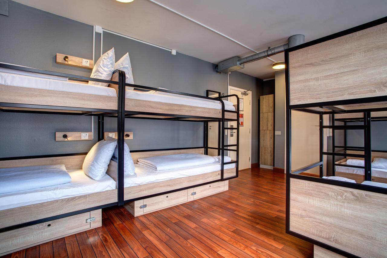 Bed in een Gemengde Slaapzaal met 10 Bedden