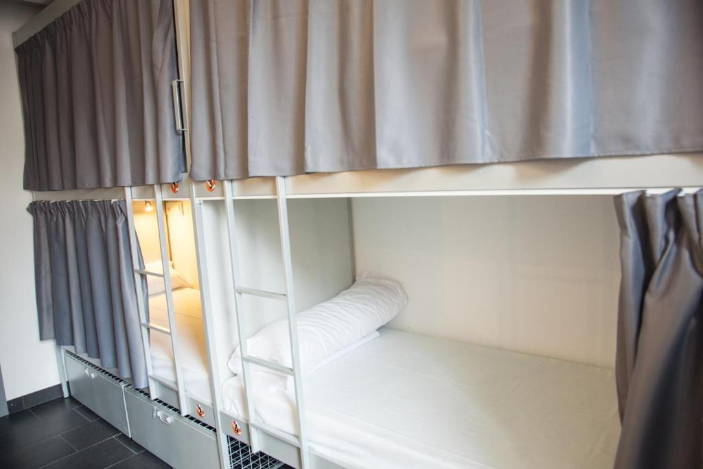 Bed in een Slaapzaal met 8 Bedden
