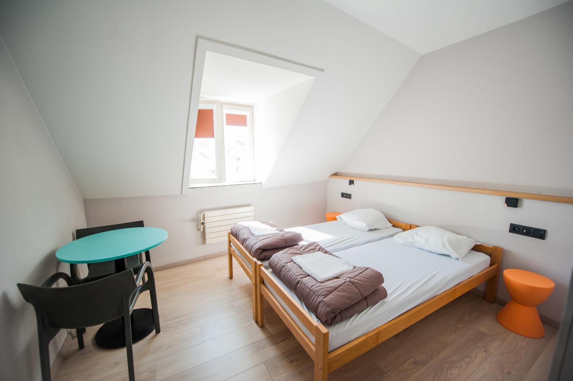 Tweepersoonskamer met 2 Aparte Bedden