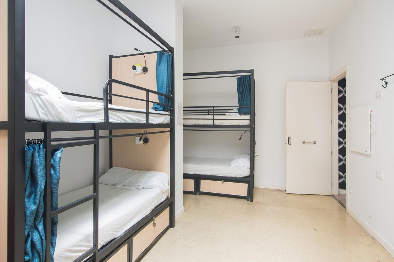 Bed in een Gemengde Slaapzaal voor 8 Personen met Gedeelde Badkamer