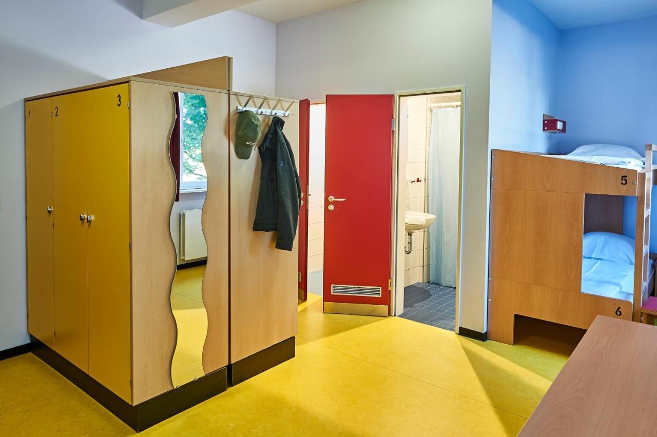 Bed in Mannen met 4 of 6 Bedden Slaapzaal met Douche en Toilet