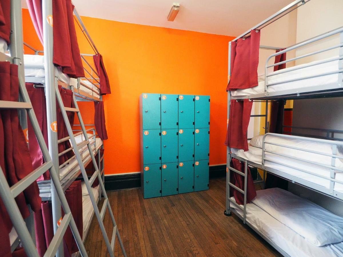 Bed in Gemengde Slaapzaal met 12 Bedden en Externe Gedeelde Badkamer