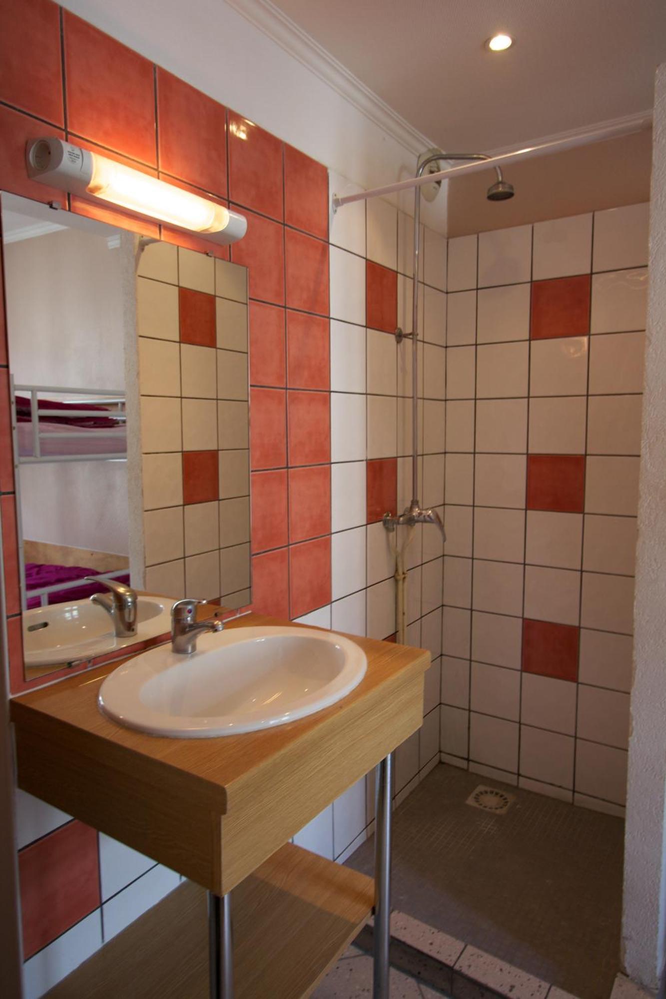Twin Room Private Bathroom,831884072:JPEG