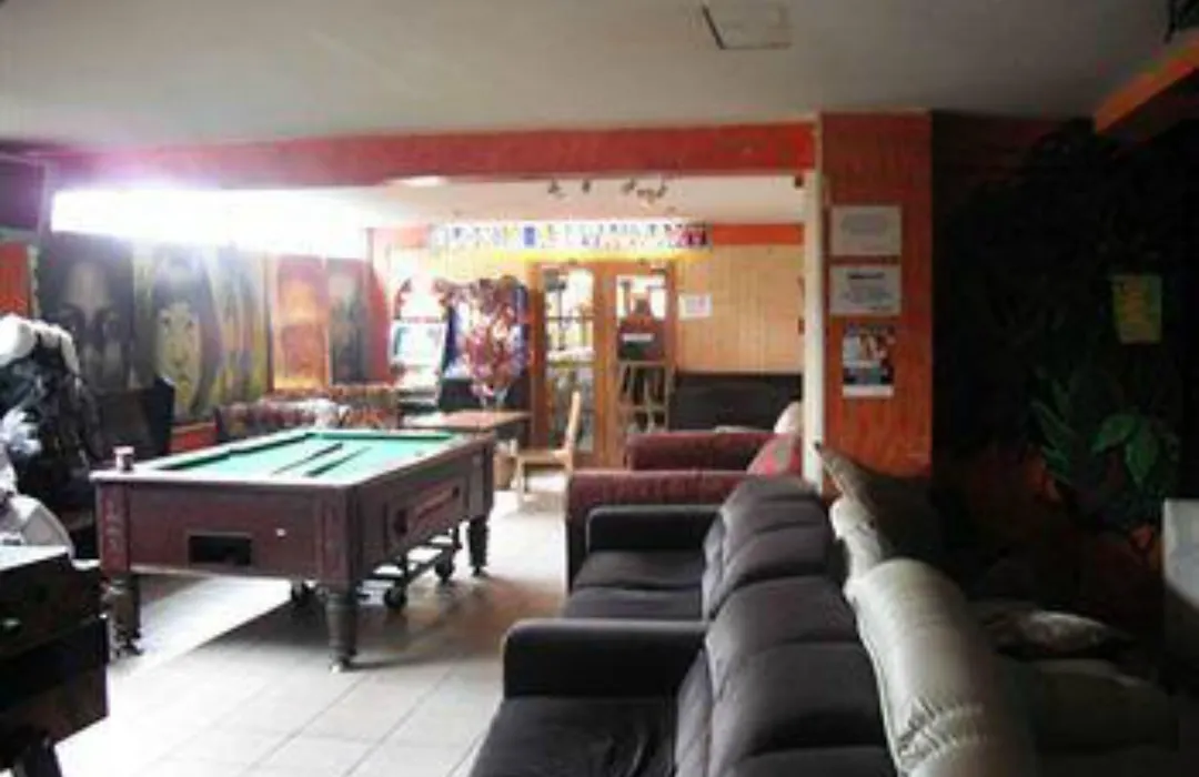 Kensal Green Backpackers-1