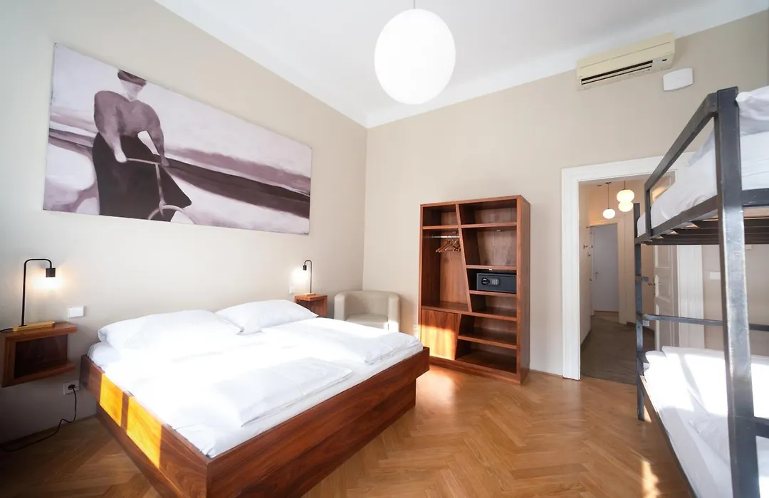 Sophie'S Hostel-1