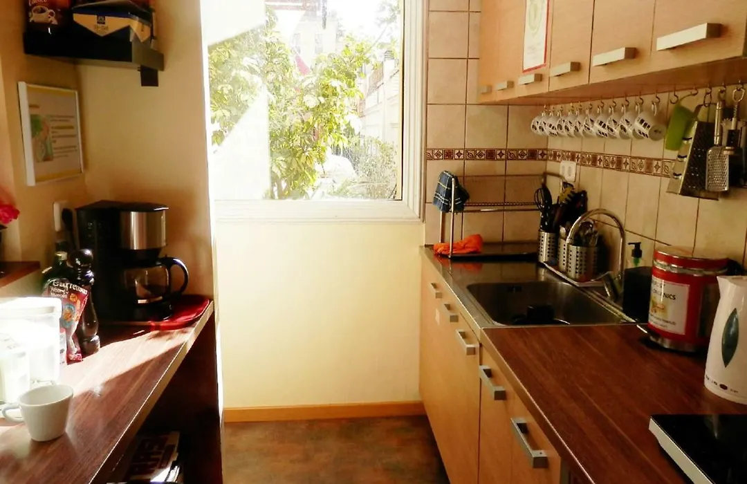 Barcelona Central Garden Hostal-1