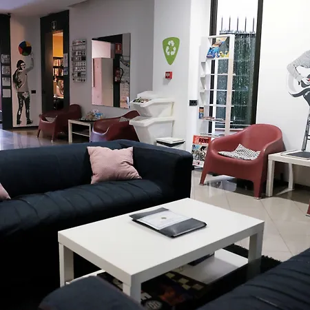 Alternative Creative Youth Hostel Barcelona-2