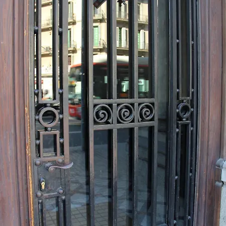 Alternative Creative Youth Hostel Barcelona-3