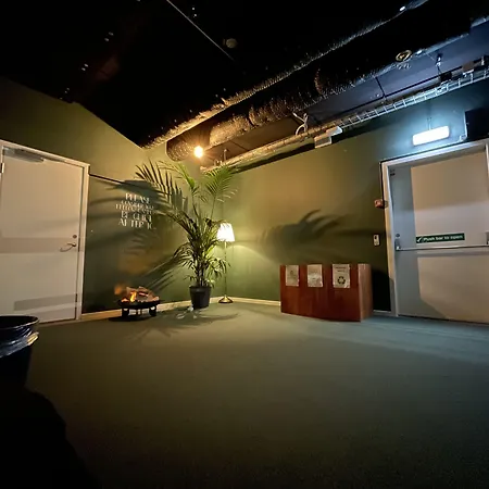 Urban Camper Hostel & Bar-2
