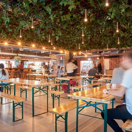 Urban Camper Hostel & Bar-3