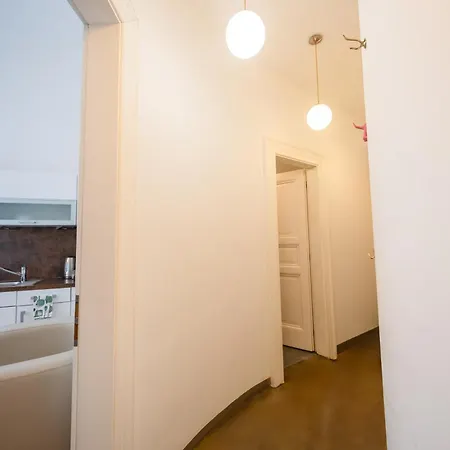 Sophie'S Hostel-3