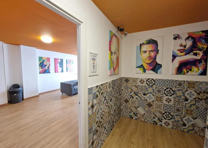 Arc House Barcelona Hostel