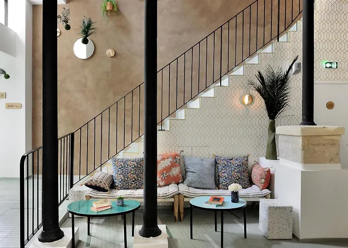 Caulaincourt Montmartre By Hiphophostels Parijs